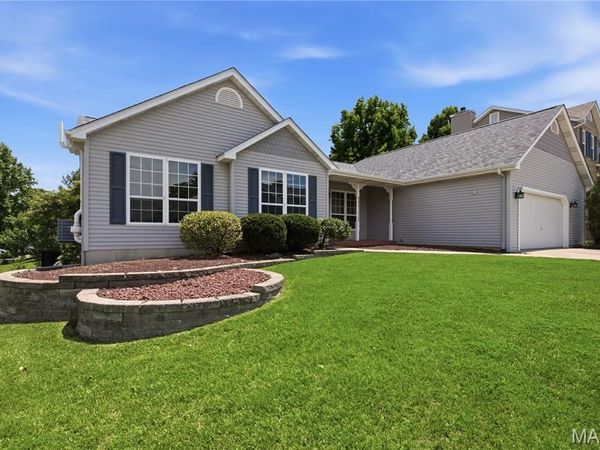 831 Glencorse Drive, St Peters, MO 63304