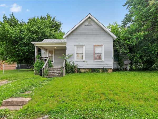 717 Baker Street , Zanesville, OH 43701