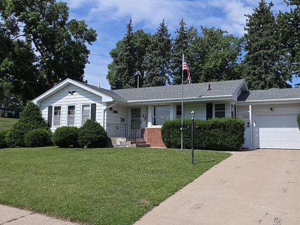 2633 S Olive St., Sioux City, IA 51106