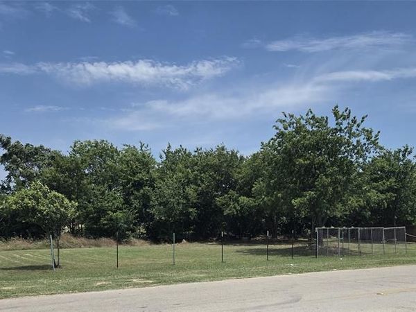 2709 Beverly Avenue, Fort Worth, TX 76104