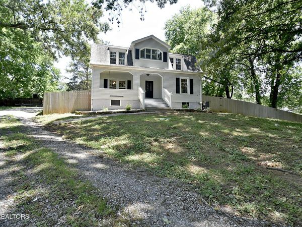 112 S 5th St, Maryville, TN 37804