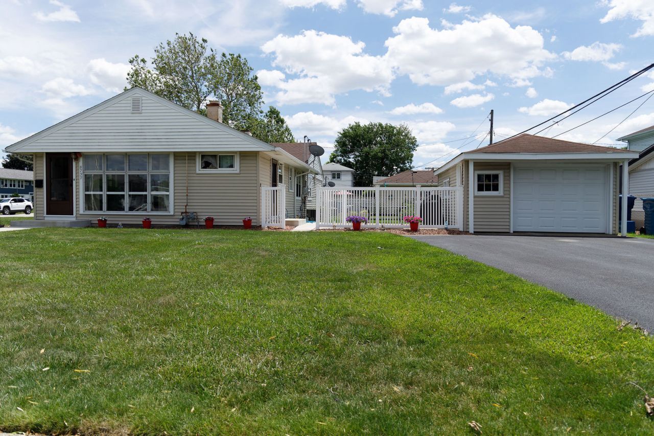 8732 S Keeler Avenue, Hometown, IL 60456 Main Photo