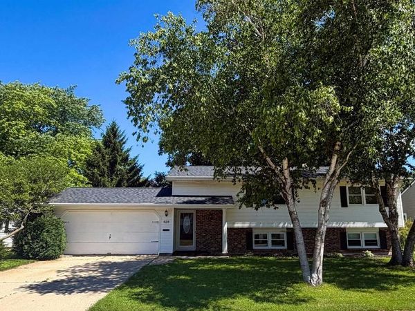 828 W 19TH AVENUE, Oshkosh, WI 54902