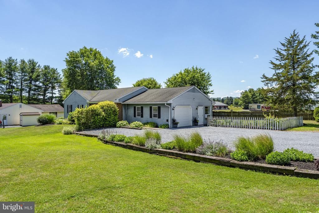 90 N WINDY MANSION ROAD , REINHOLDS, PA 17569