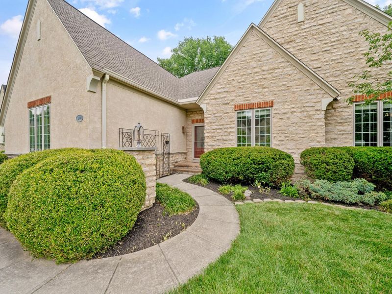 982 Adin Trail, Columbus, OH 43235 Photo 3