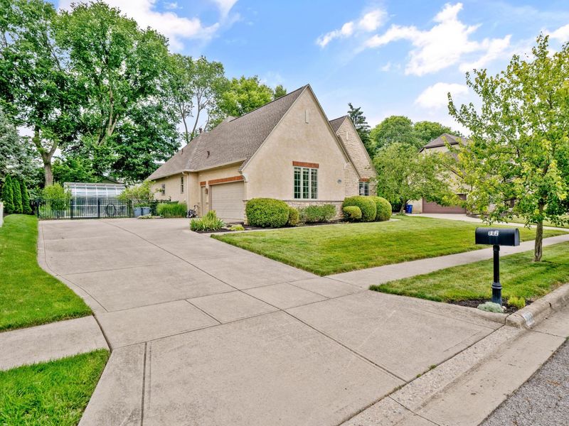 982 Adin Trail, Columbus, OH 43235 Photo 4