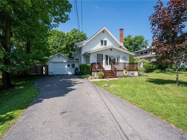 136 S Lincoln Avenue, Orchard Park, NY 14127