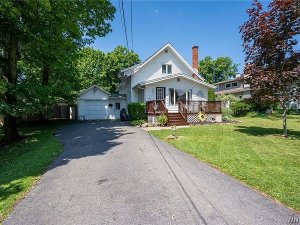 136 S Lincoln Avenue , Orchard Park, NY 14127