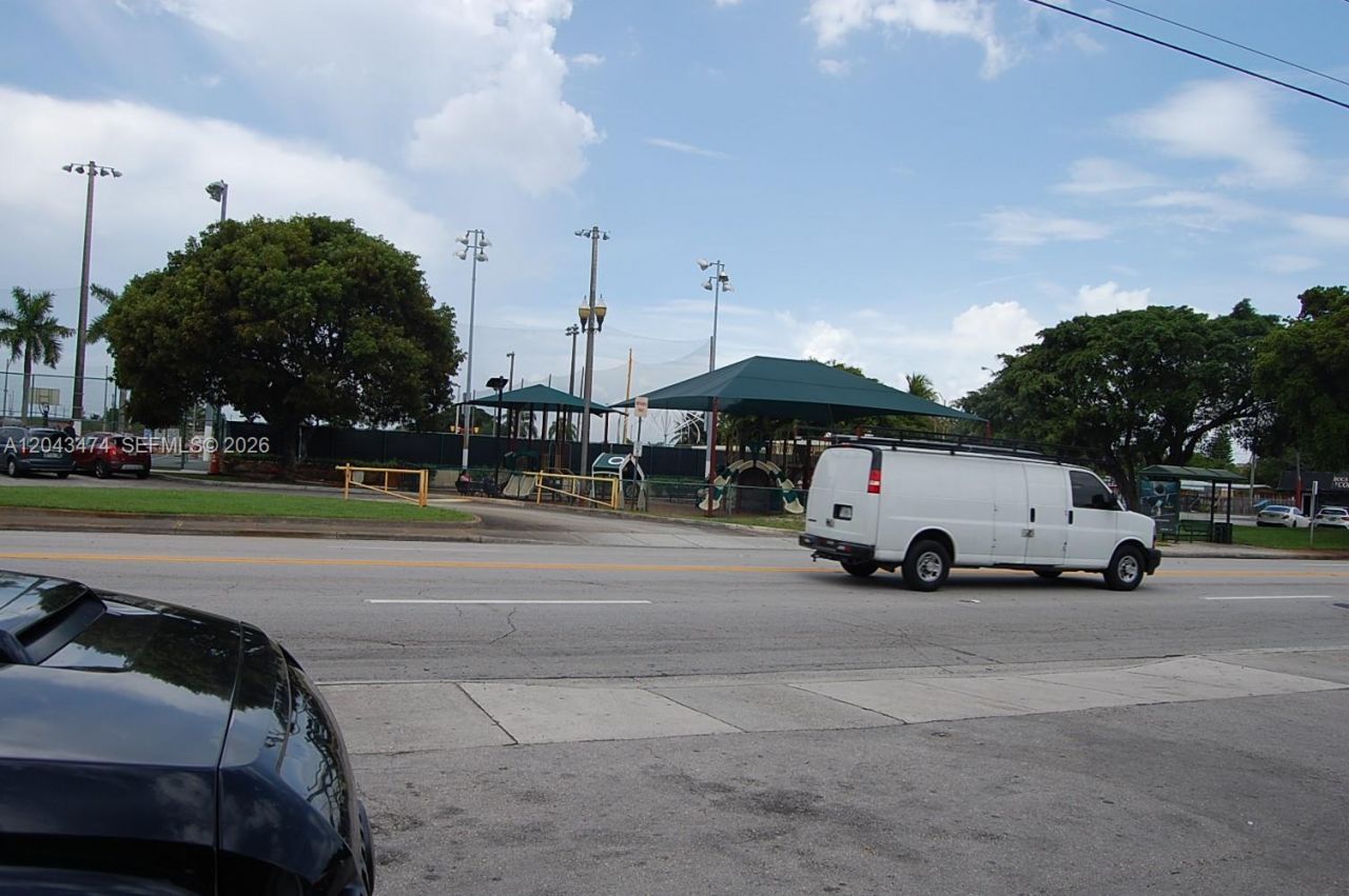 883 W 29 , Hialeah, FL 33012 Photo