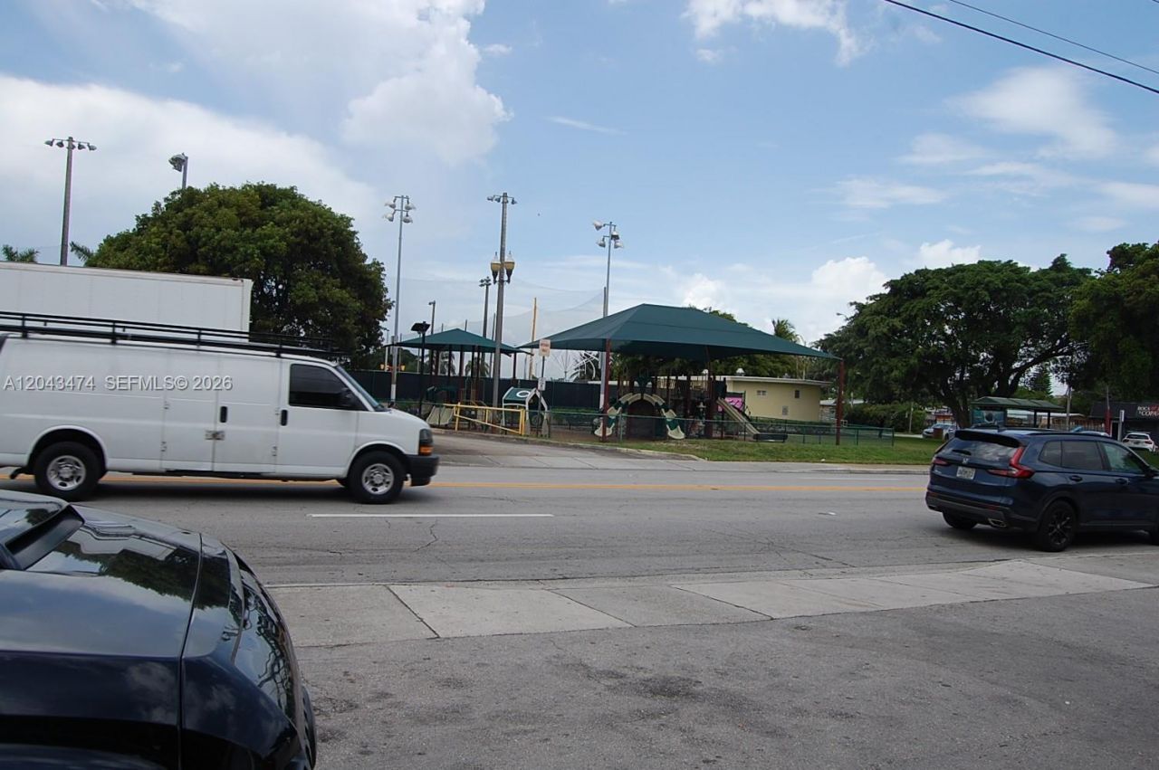 883 W 29 , Hialeah, FL 33012 Photo
