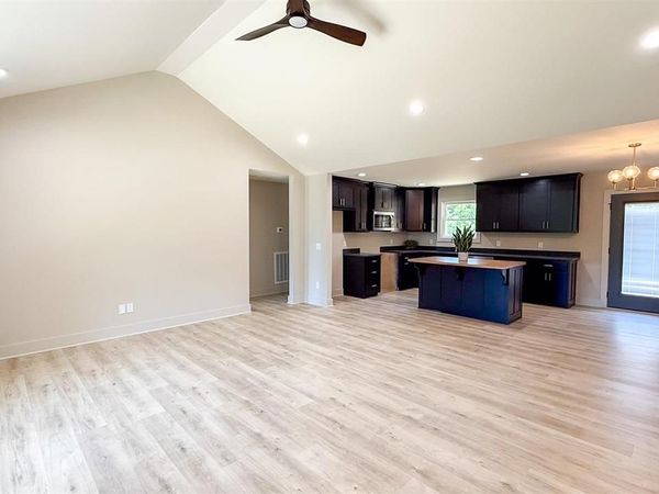 1294 Old Edmonton Road , Glasgow, KY 42141