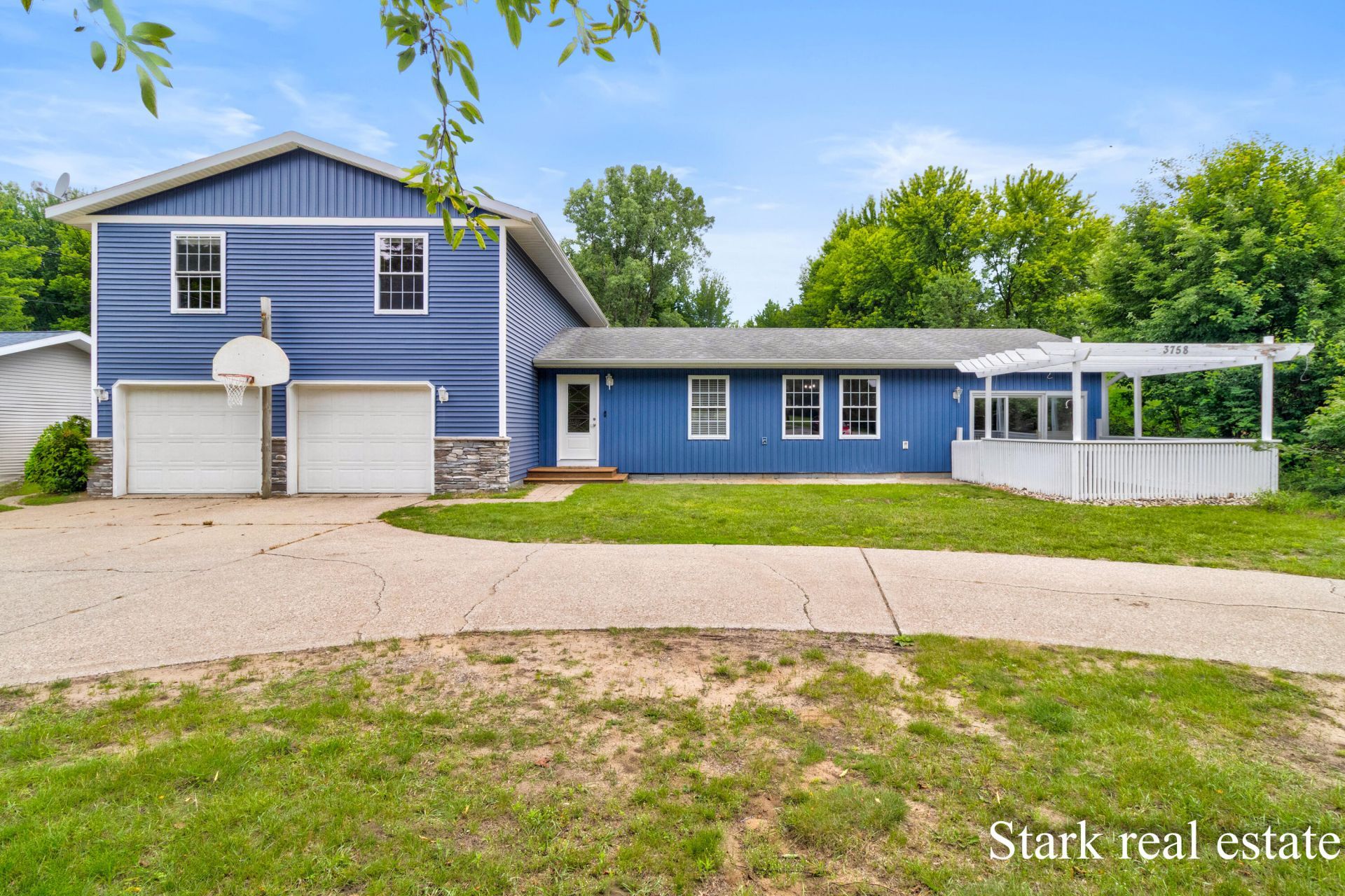 3758 E Sternberg Road, Fruitport, MI 49415 Main Photo