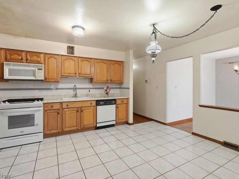 33305 W Sharondale Drive, Solon, OH 44139 Photo 12