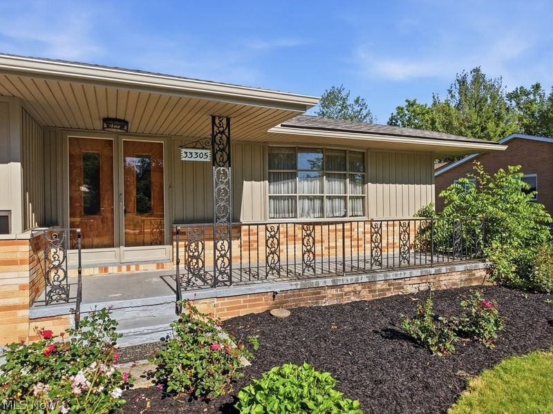 33305 W Sharondale Drive, Solon, OH 44139 Photo 2