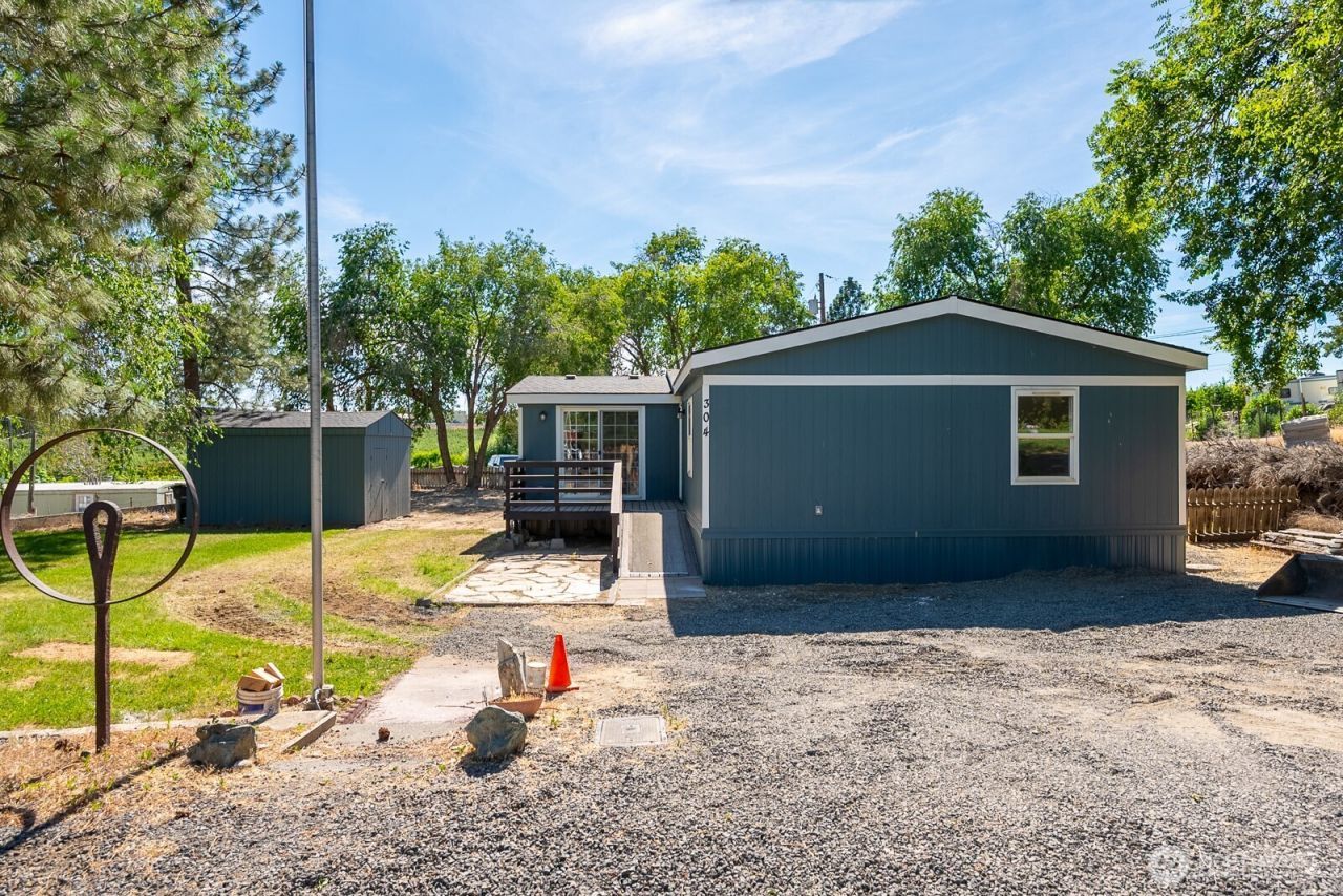 304 NW Hemlock Avenue, Royal City, WA 99357 Main Photo