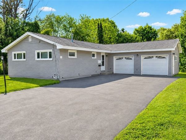 11 Bellewood Circle , Syracuse, NY 13212