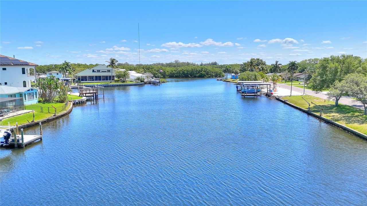 220 90th Avenue Ne, Saint Petersburg, FL 33702 Photo