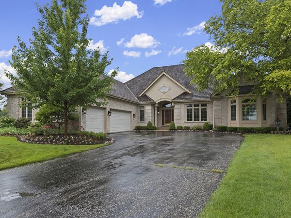 6650 White Pine Way , Libertyville, IL 60048