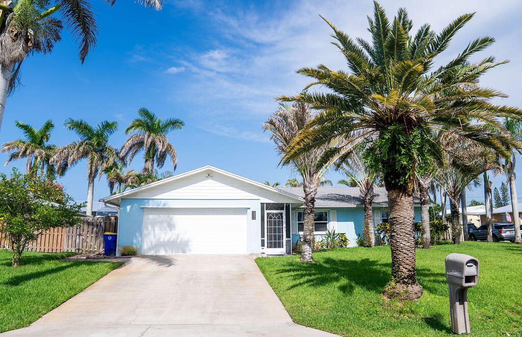 2445 NE 16th Court, Jensen Beach, FL 34957 Photo