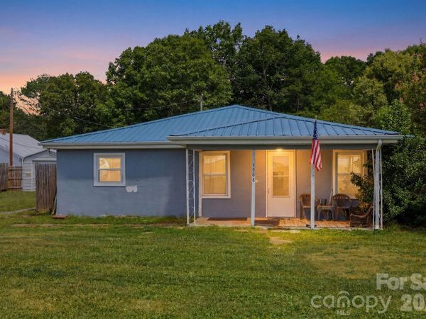 3948 Main Avenue Drive NW, Hickory, NC 28601