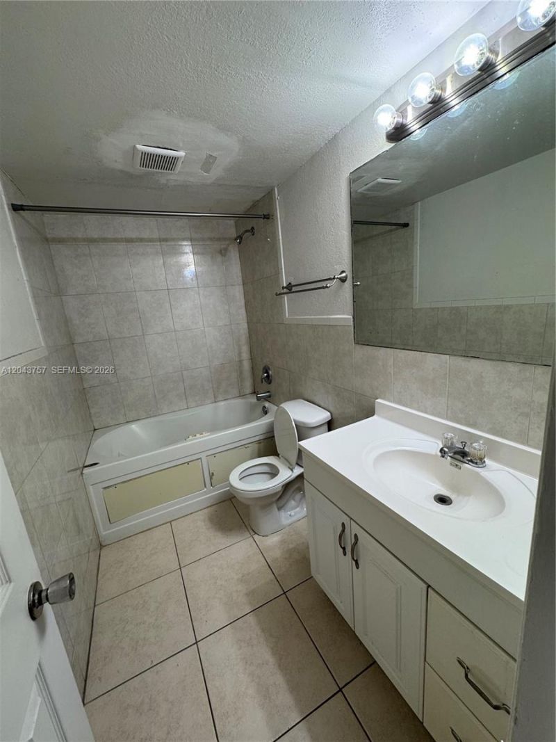 365 NE 125th St , Unit 301, North Miami, FL 33161 Photo