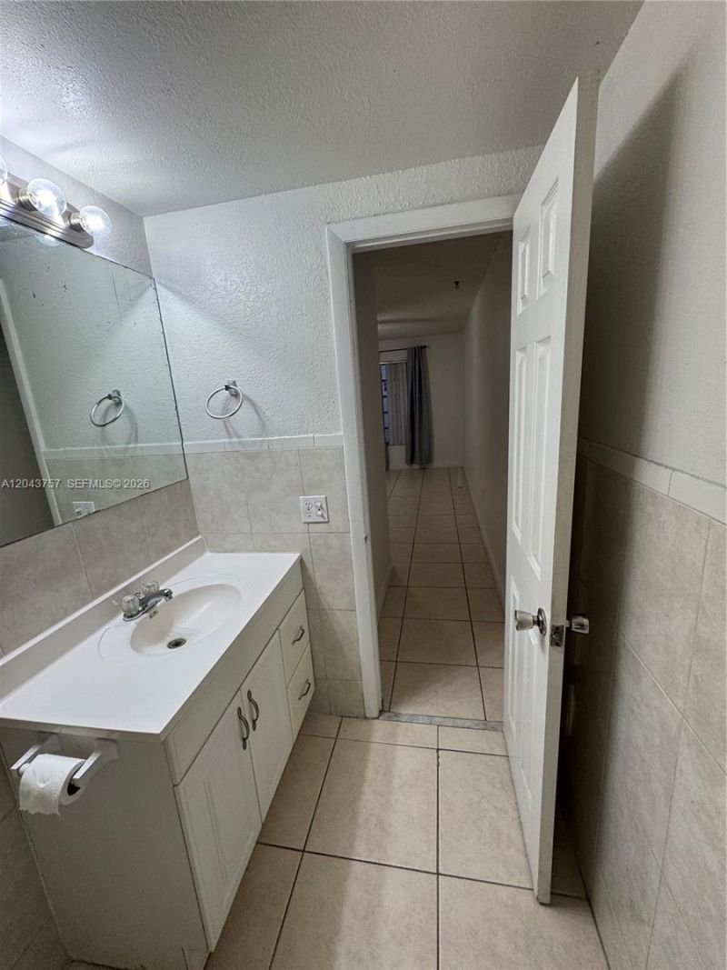 365 NE 125th St , Unit 301, North Miami, FL 33161 Photo