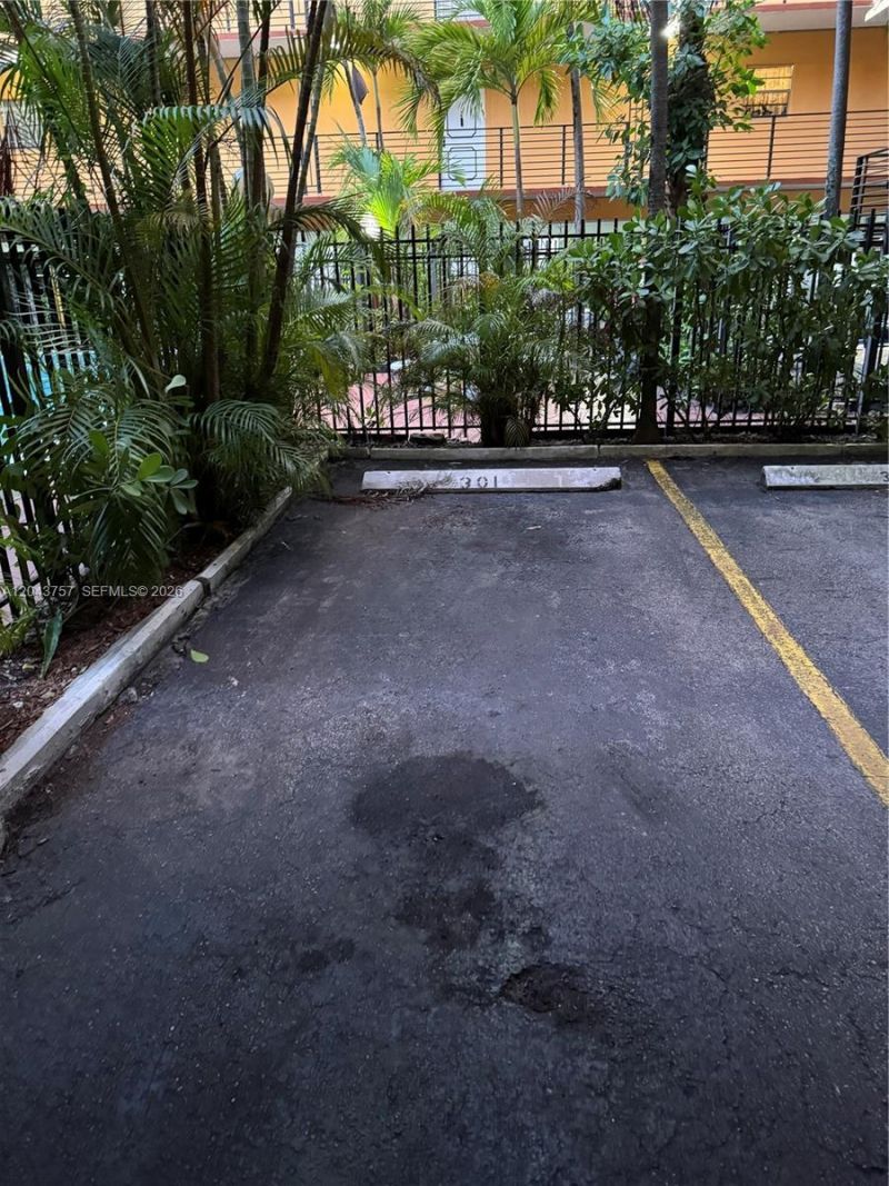 365 NE 125th St , Unit 301, North Miami, FL 33161 Photo