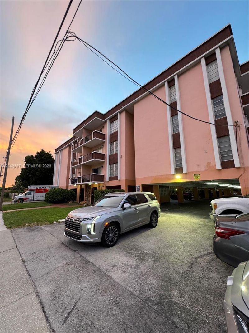 365 NE 125th St , Unit 301, North Miami, FL 33161 Photo