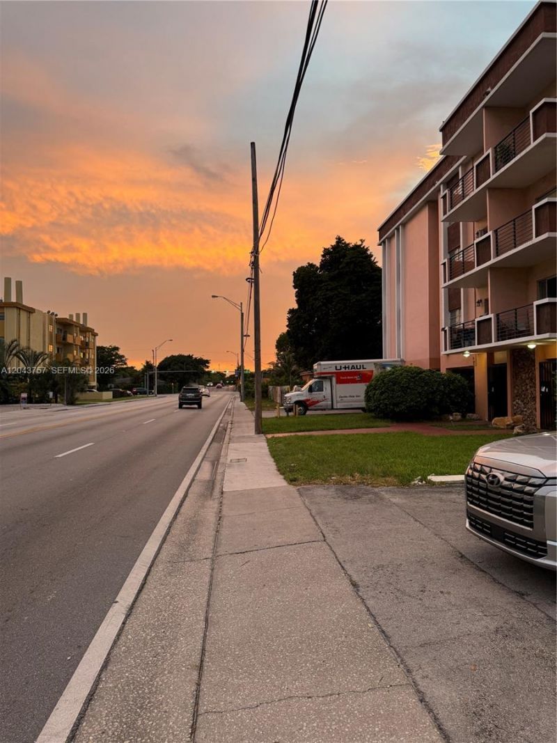 365 NE 125th St , Unit 301, North Miami, FL 33161 Photo