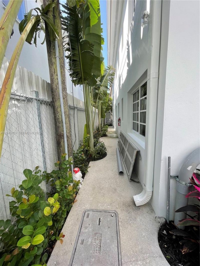8035 Abbott Ave, Miami Beach, FL 33141 Photo