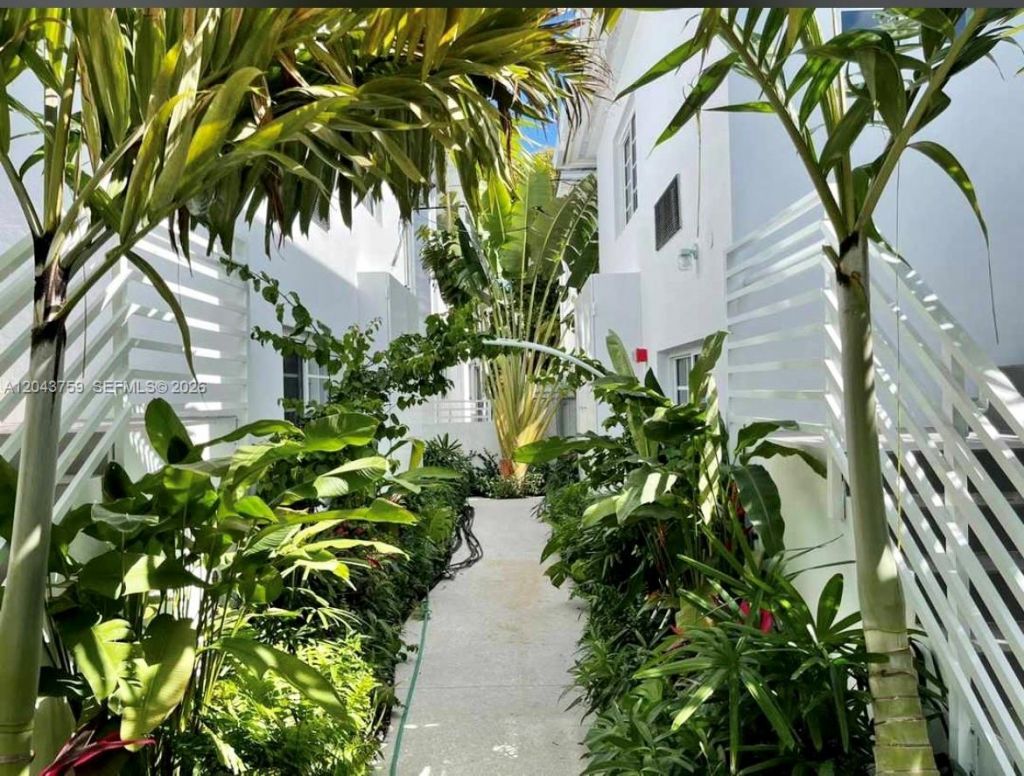 8035 Abbott Ave, Miami Beach, FL 33141 Photo