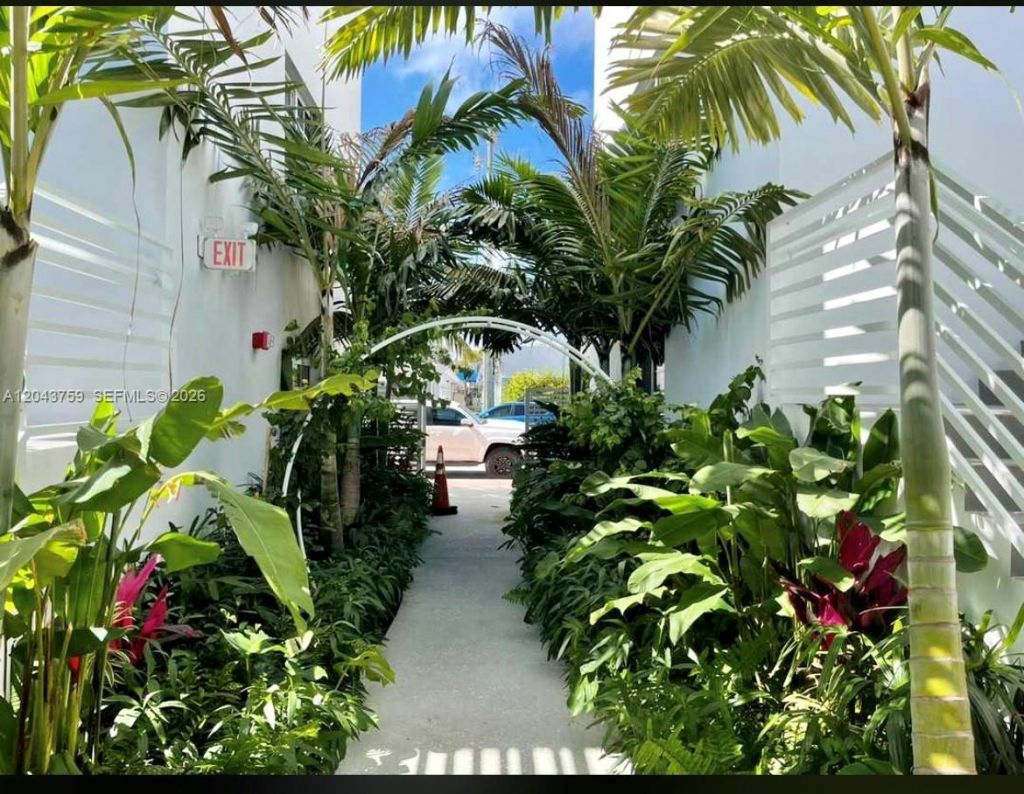 8035 Abbott Ave, Miami Beach, FL 33141 Photo