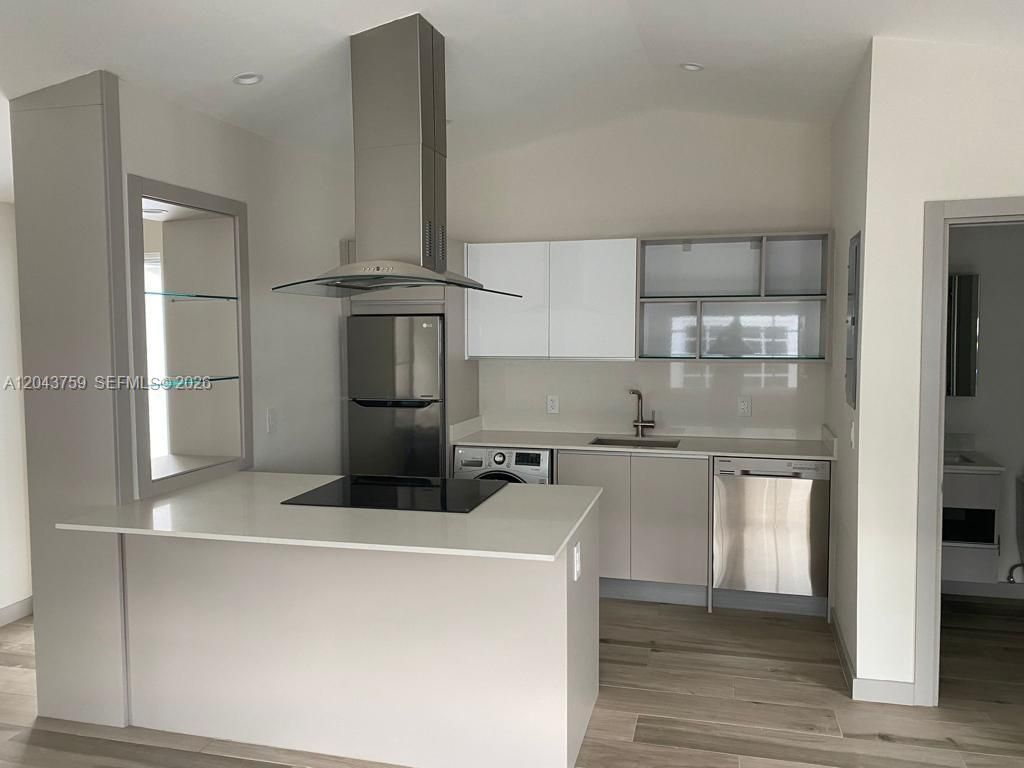 8035 Abbott Ave, Miami Beach, FL 33141 Photo