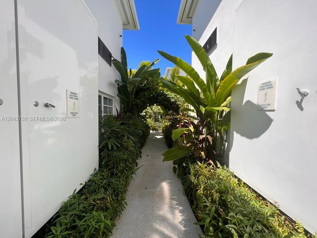 8035 Abbott Ave, Miami Beach, FL 33141 Photo