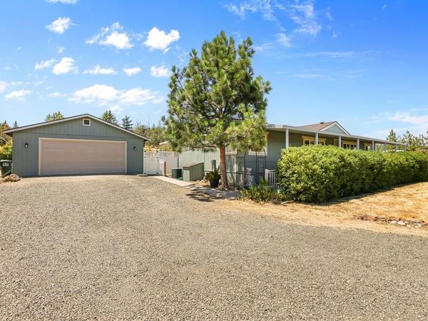 63 Rogue River Drive, Eagle Point, OR 97524