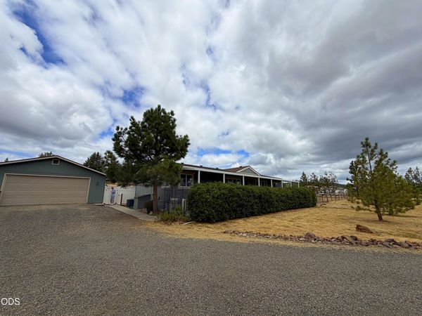 63 Rogue River Drive, Eagle Point, OR 97524