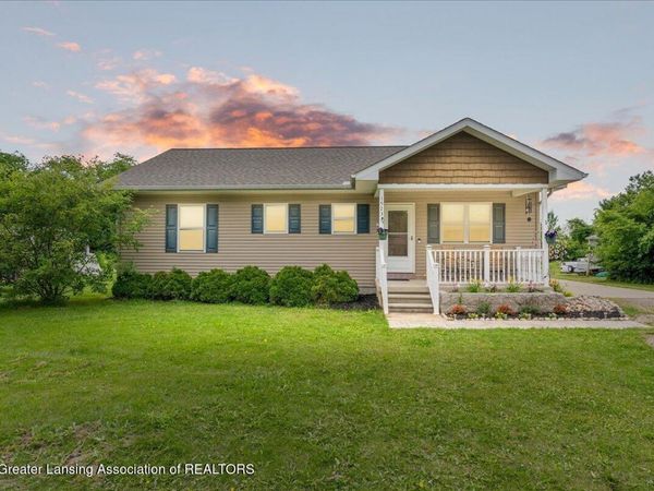 1523 S Lansing Street, St. Johns, MI 48879