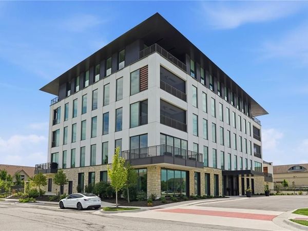 4951 W 134 Street, Unit 201, Leawood, KS 66209