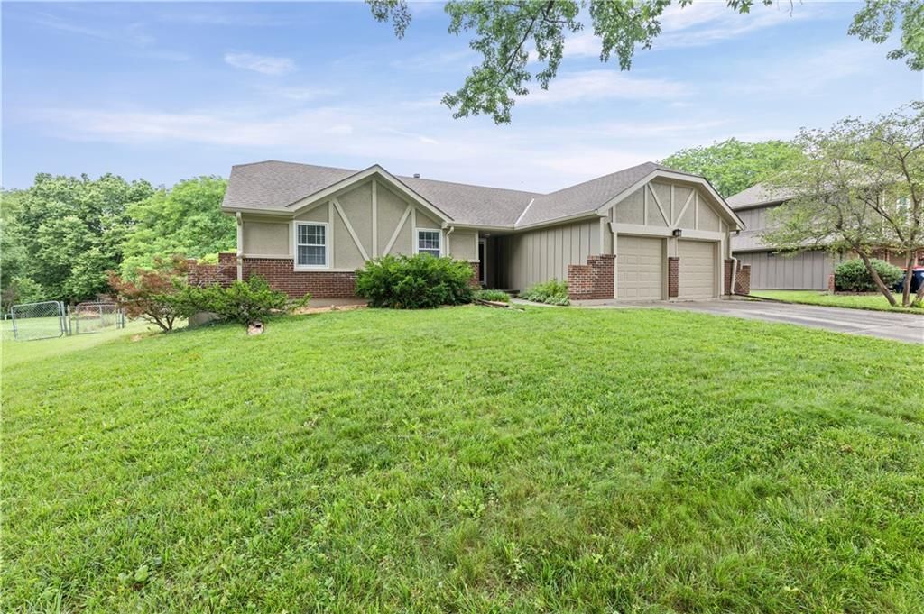 9700 N Charlotte Street, Kansas City, MO 64155 Main Photo