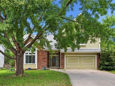 8260 N Woodland Avenue, Kansas City, MO 64118