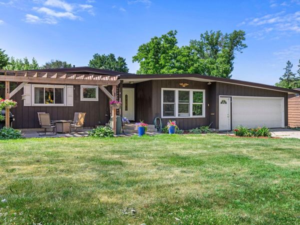 811 Tatepaha Boulevard, Faribault, MN 55021