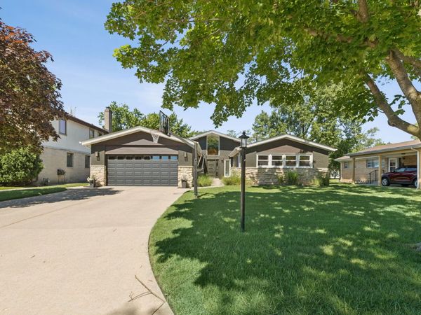 9424 Tripp Avenue , Skokie, IL 60076