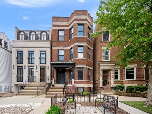 2901 N Burling Street, Chicago, IL 60657