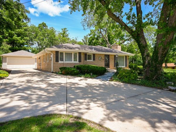 750 Marston Avenue , Glen Ellyn, IL 60137