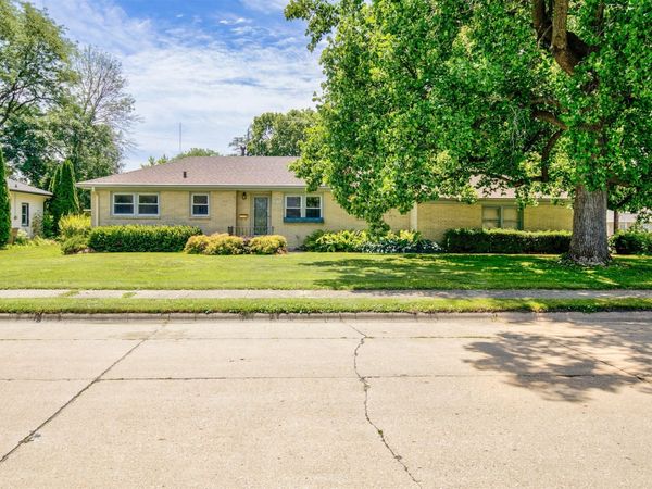 300 5th Street Place SE, Altoona, IA 50009