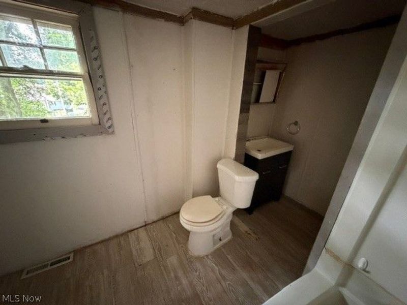 950 Silvercrest Avenue, Akron, OH 44314 Photo 13