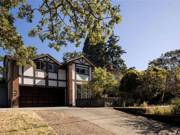 1296 Astoria Rd, Saanich, BC V8P 1W1
