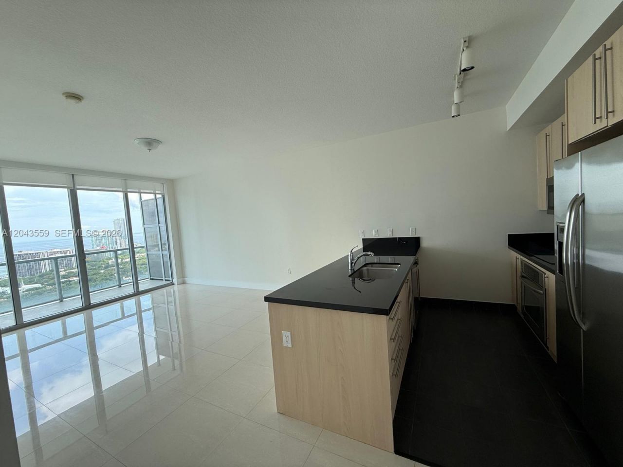 79 SW 12th St, Unit 3702-S, Miami, FL 33130 Photo