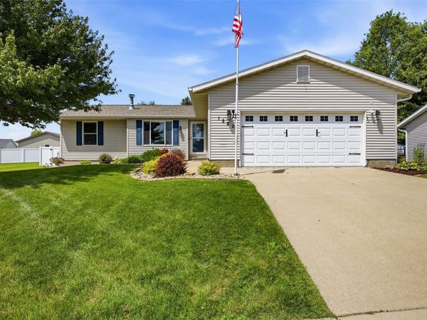 1520 Ranmar Court, Ely, IA 52227