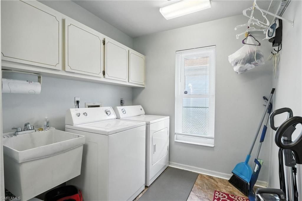 28 SE 12th Ave, Cape Coral, FL 33990 Photo